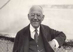 The founder of Universal Studios, Carl Laemmele inaugurated the Universal City ranch, which runs about 230 acres, on March 15, 1915, offering visitors